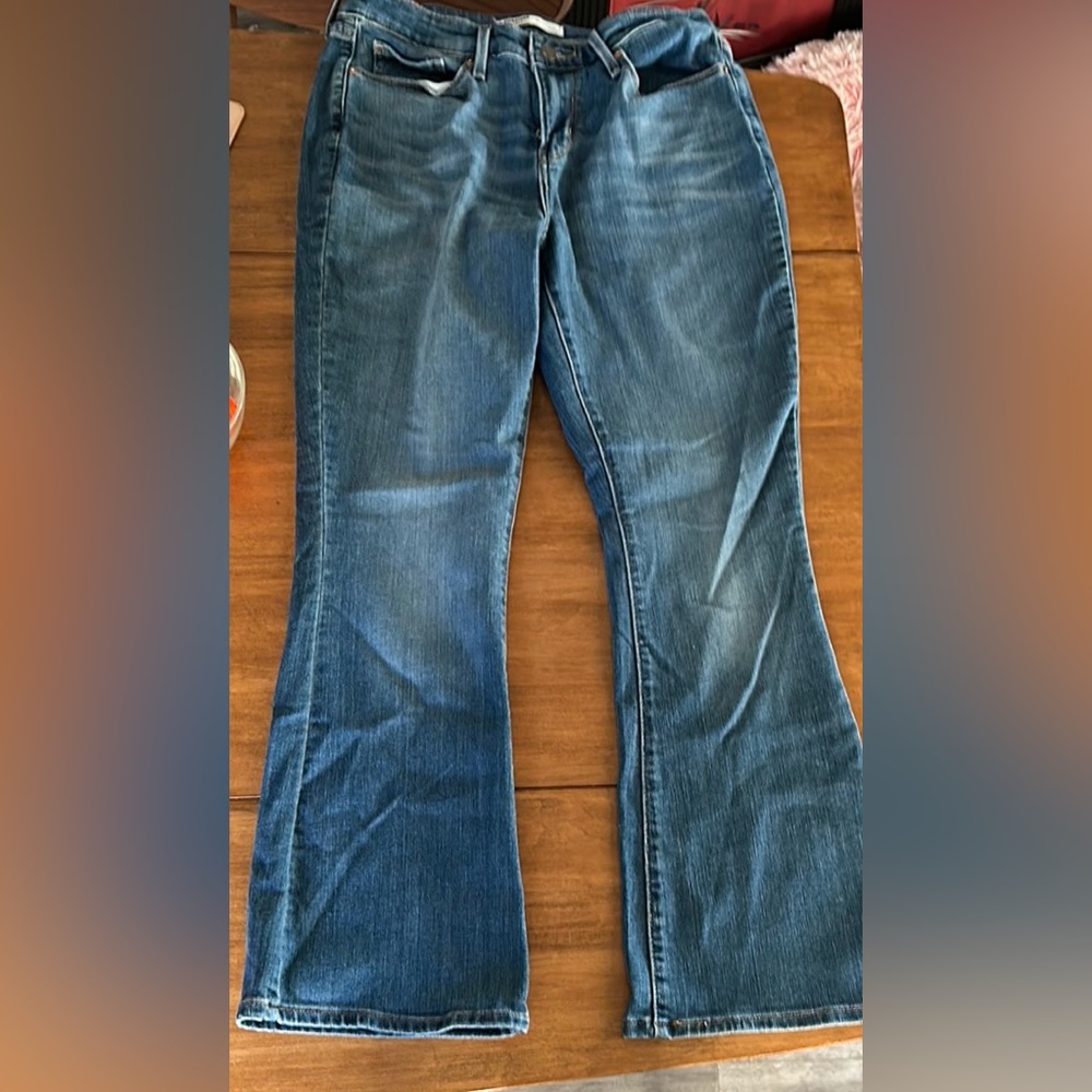 Size 8 Levi’s Boot Cut Jeans 👖